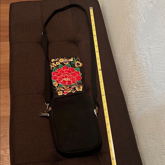 #0944+ Mini Handmade Floral Embroidered Black Crossbody Bag W/ WHT hand sew - Picture 6 of 7